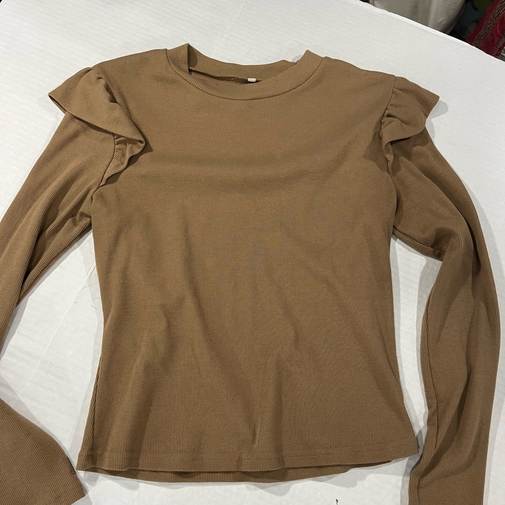 LONG SLEEVE RIBBED RUFFLE DETAIL TOP (847) - Picture 2 of 12